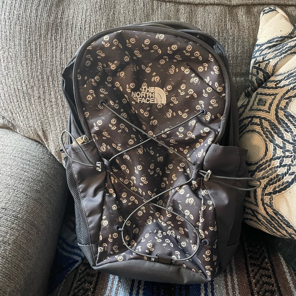 The North Face Jester Backpack 🖤 EUC